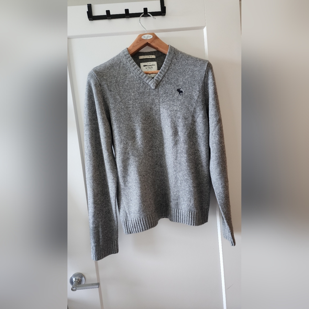 Abercrombie and Fitch Cashmere Gray V-Neck Sweater - XL